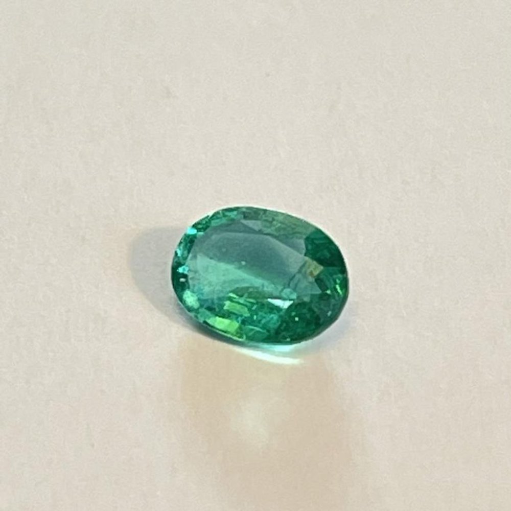 Excellent Vivid Natural Beryl Emerald 0.60 carats - Picture 7 of 10